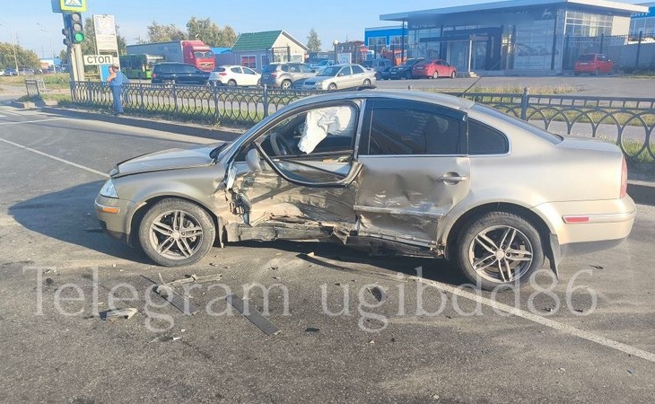 В Югре водитель иномарки спровоцировал аварию на дороге
