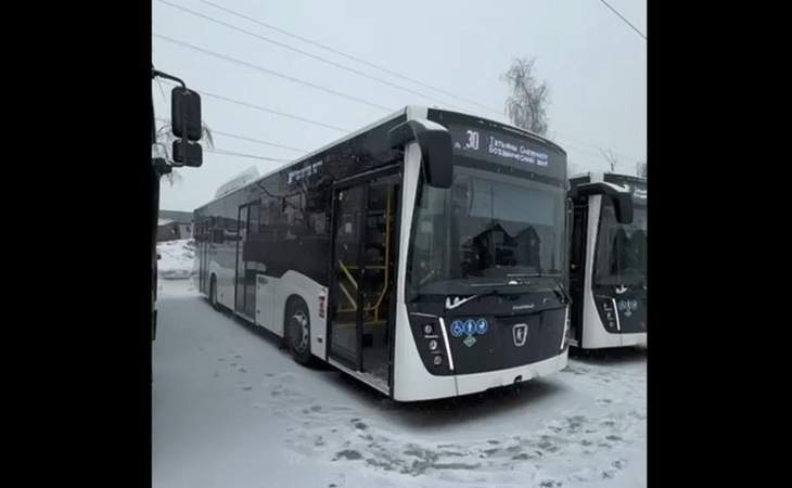 В салоне будет кондиционер: десять новых автобусов выехали в Сургут