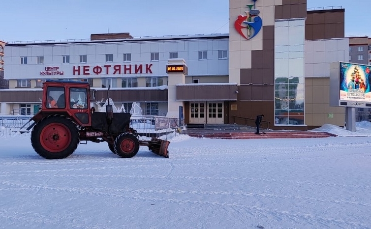 «Какой бардак»: уборкой снега недовольны жители Лангепаса