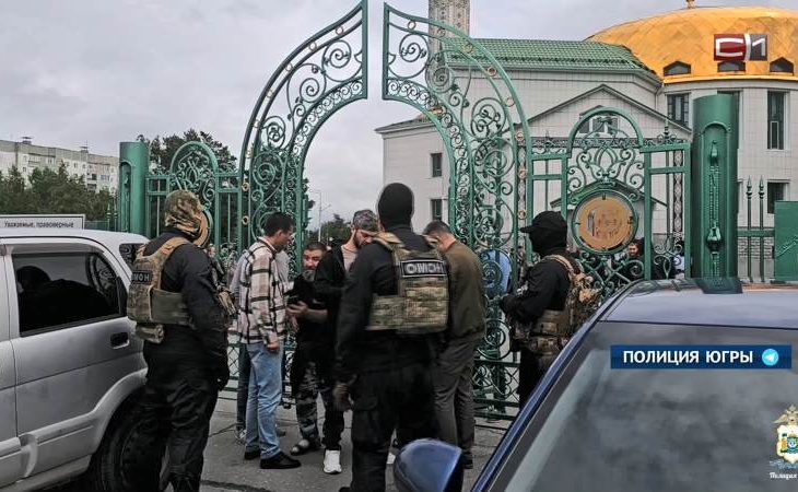 У мечети и на стройках Сургута прошли массовые проверки мигрантов
