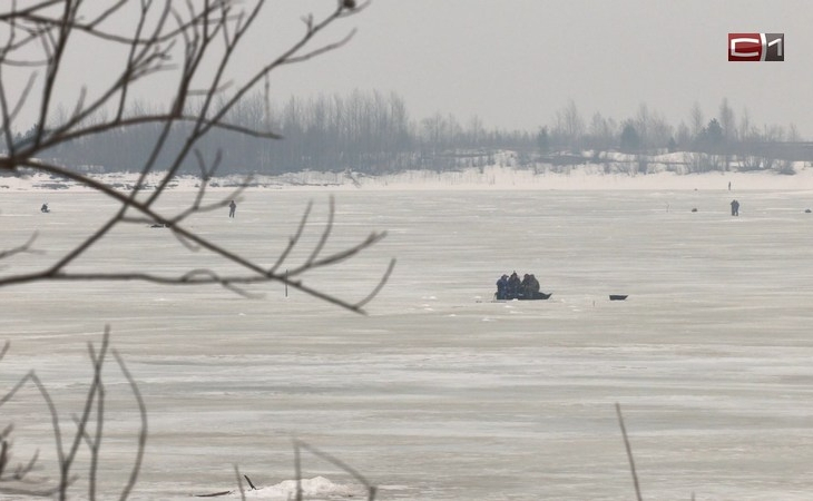 Сильные ожоги получили трое рыбаков во время взрыва баллона на озере в Югре