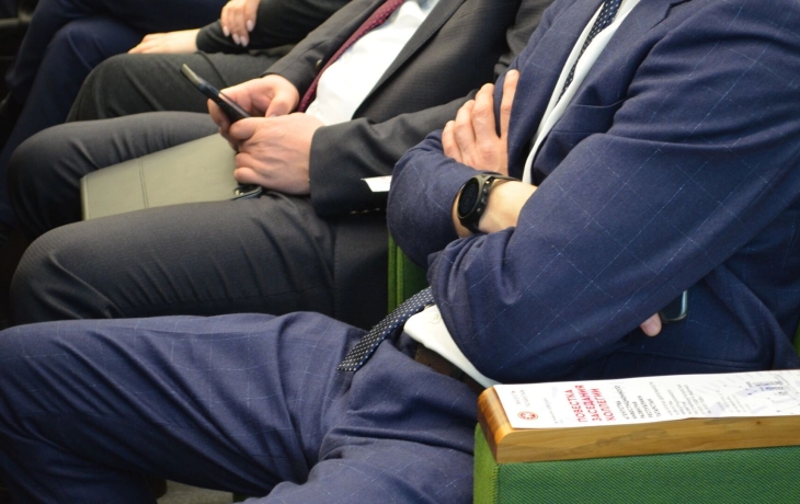 Мэр в ХМАО получил нагоняй от внутрипола ХМАО и отказался от иска к гордуме Мэр в ХМАО получил нагоняй от внутрипола ХМАО и отказался от иска к гордуме