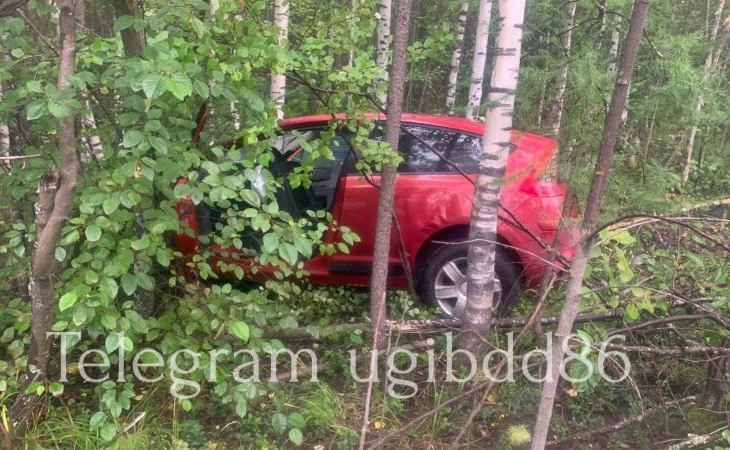 В Югре неопытная автомобилистка спровоцировала аварию и пострадала