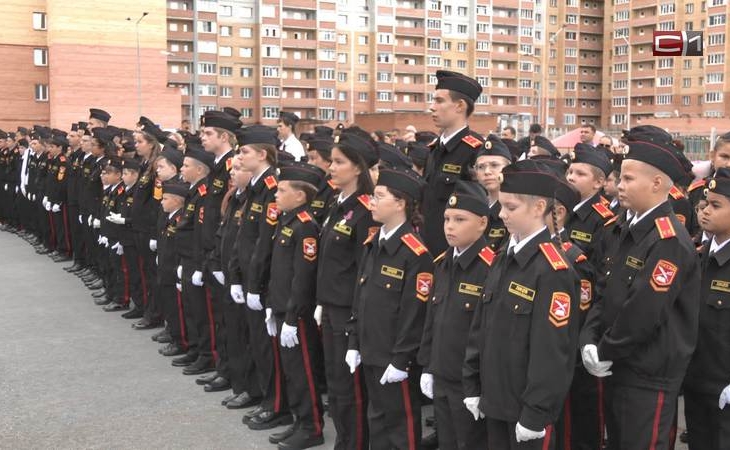 В День знаний более 2 тысяч кадетов собрались в лицее Хисматулина в Сургуте