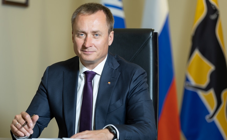 С Днем знаний учеников, педагогов и родителей поздравил глава Сургута