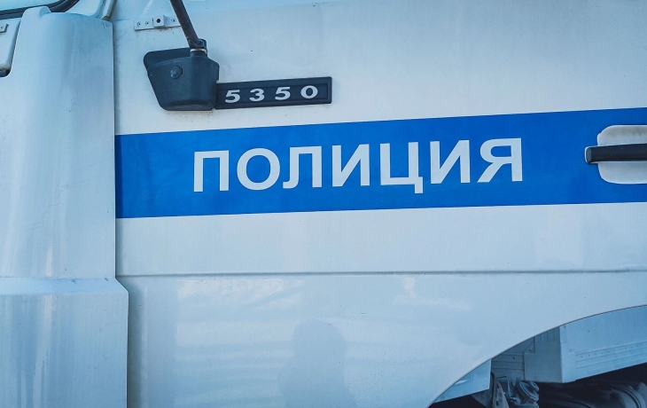Под окнами растянули тент. В ХМАО спецслужбы экстренно стянули к пятиэтажке Под окнами растянули тент. В ХМАО спецслужбы экстренно стянули к пятиэтажке