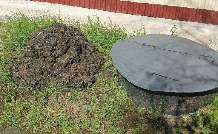 Тонна мусора: в одном из городов Югры из-за жителей нарушена работа канализации