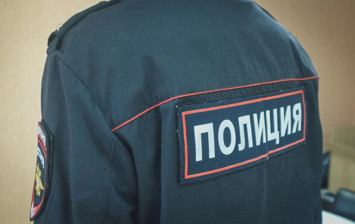 Бойцы ОМОН нагрянули в магазин и нашли там тонны насвая Бойцы ОМОН нагрянули в магазин и нашли там тонны насвая