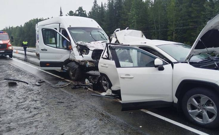 Пять человек пострадали в аварии с автобусом на трассе Тюмень — Ханты-Мансийск Пять человек пострадали в аварии с автобусом на трассе Тюмень — Ханты-Мансийск