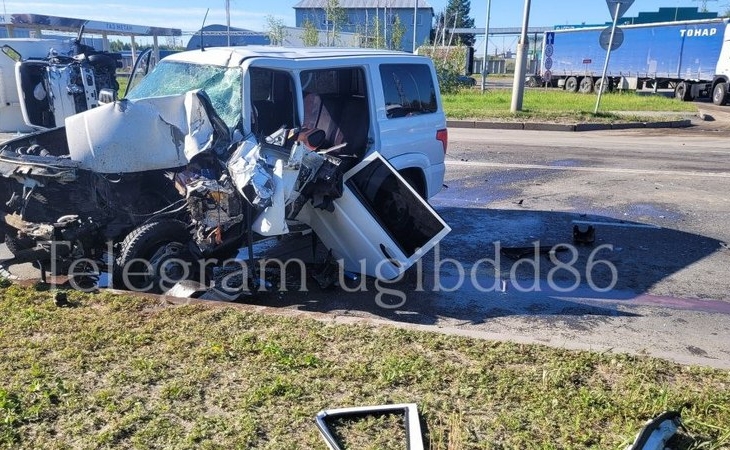 Авария с тремя автомобилями и пострадавшими произошла в Югре