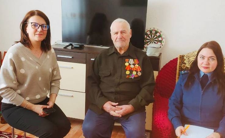 Переживший концлагерь: в Югре ветерана ВОВ поздравили с предстоящим 9 Мая Переживший концлагерь: в Югре ветерана ВОВ поздравили с предстоящим 9 Мая
