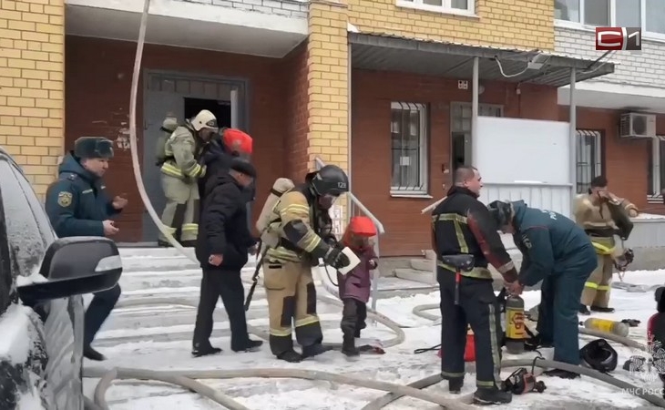 Пожар в многоэтажке Тюмени начался из-за возгорания электрощитовых в подъезде