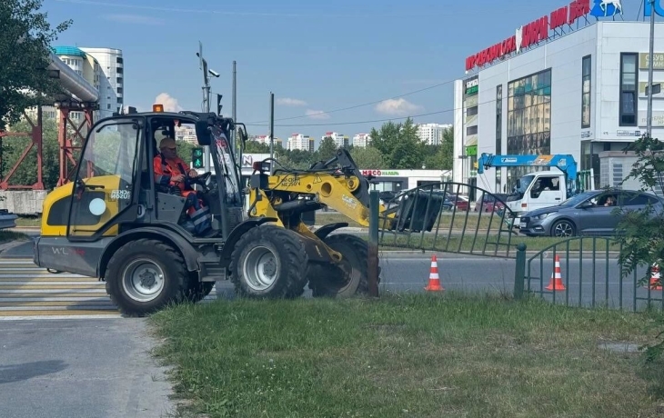 В Сургуте демонтировали два километра придорожных ограждений В Сургуте демонтировали два километра придорожных ограждений