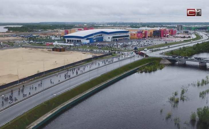 Около тысячи жителей Сургута приняли участие в масштабном велопараде Около тысячи жителей Сургута приняли участие в масштабном велопараде