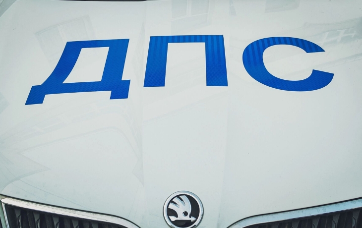 В Сургуте пенсионерка на Renault проскочила на красный и сбила девочку В Сургуте пенсионерка на Renault проскочила на красный и сбила девочку