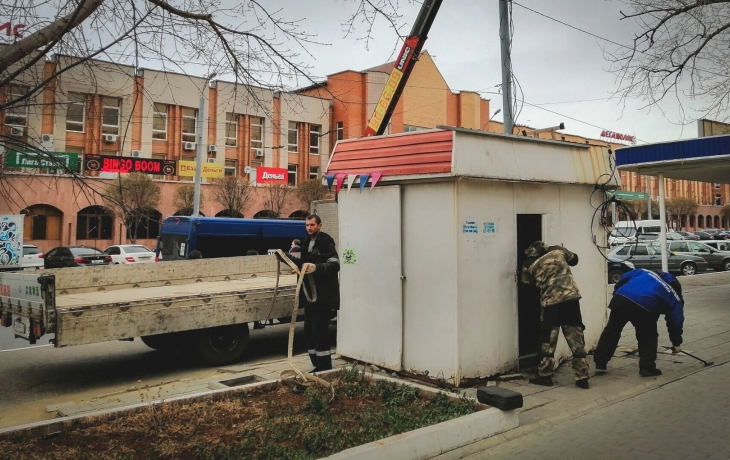 В Сургуте за месяц снесли более 10 нестационарных торговых объектов В Сургуте за месяц снесли более 10 нестационарных торговых объектов