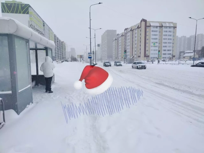 Тем временем сургутяне продолжают публиковать видео с ситуацией на городских дорогах.