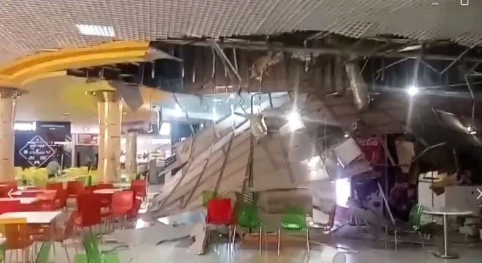 Обрушение крыши ТЦ