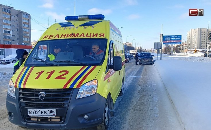 В Сургуте автомобиль сбил женщину на пешеходном переходе. ФОТО