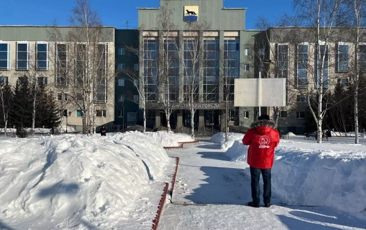 «Заложники энергетики». Осторожный депутат вышел на пикет против тарифов в Сургуте