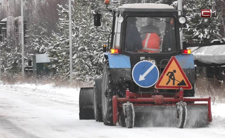 В Сургутском районе борются с последствиями снегопада