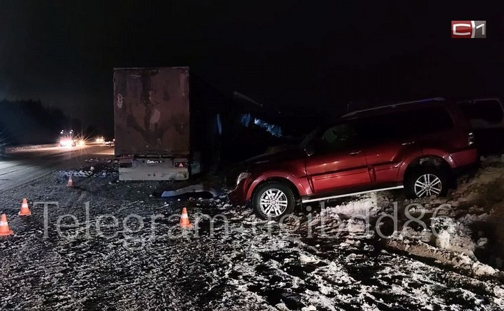 В жуткой аварии на трассе в Югре погибла пассажирка иномарки