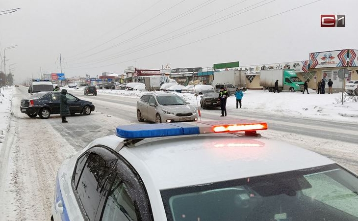 Авария с участием нескольких машин произошла в Сургуте на Профсоюзов