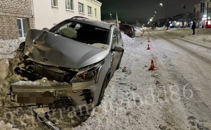 За рулем пробыл 12 часов: в Югре водитель спровоцировал ДТП с пострадавшей