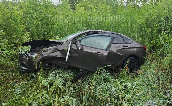 На автодороге в Югре водитель «Лады» улетел в кювет На автодороге в Югре водитель «Лады» улетел в кювет