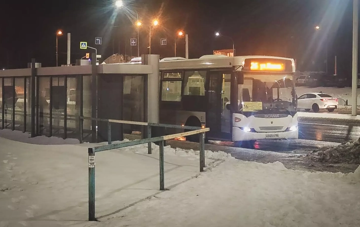 В Нижневартовске мужчина после поездки в автобусе попал в больницу. Видео
