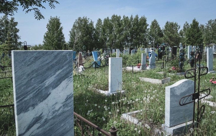 200 КамАЗов с грунтом. С городского кладбища в ХМАО украли землю 200 КамАЗов с грунтом. С городского кладбища в ХМАО украли землю