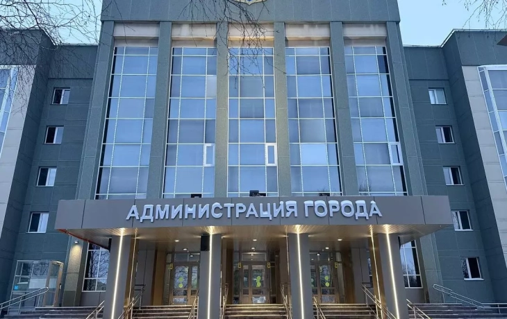 «Радость-то какая»: мэрия Сургута 9 января откроет крыльцо-долгострой за 25 млн