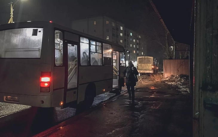 «Почему такой бардак!» Автовокзал в ХМАО подставил пассажиров переносом остановки