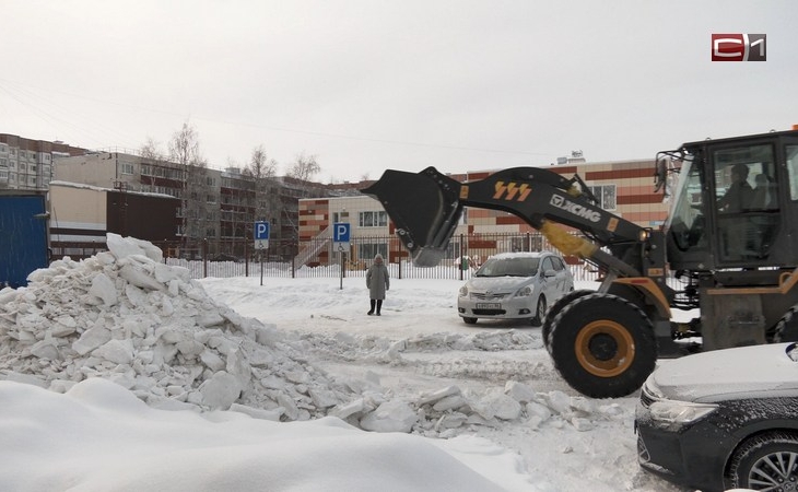 Сужение трассы из-за снега стало основной претензией к дорожникам Сургута