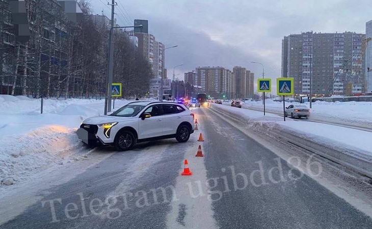 Девушка попала под колеса автомобиля на «зебре» в Сургуте