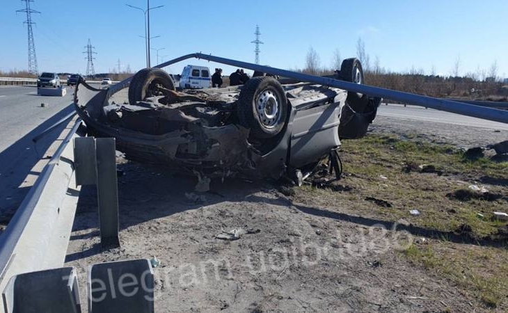 В столице Югры погиб водитель автомобиля, врезавшегося в опору ЛЭП В столице Югры погиб водитель автомобиля, врезавшегося в опору ЛЭП