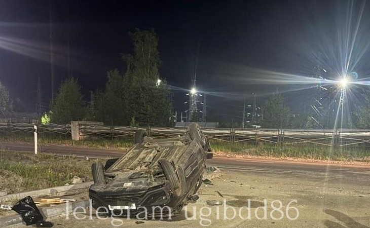 Три человека пострадали в ДТП с «перевертышем» в Сургутском районе