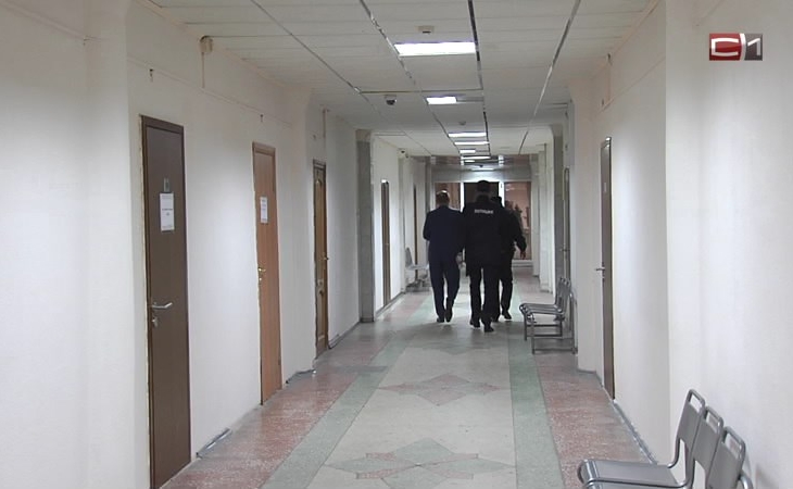 В Югре полицейский-взяточник предстанет перед судом за сговор с наркодилерами