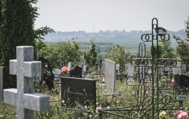 «Гробы подпрыгивают». Мэрия в ХМАО забыла заложить деньги на дорогу к кладбищу