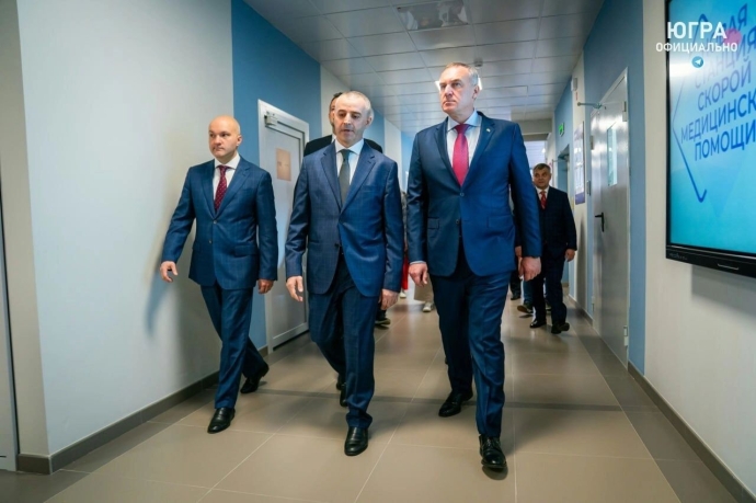 Руслан Кухарук лично проверял качество работ, включая зимние визиты на стройплощадку.